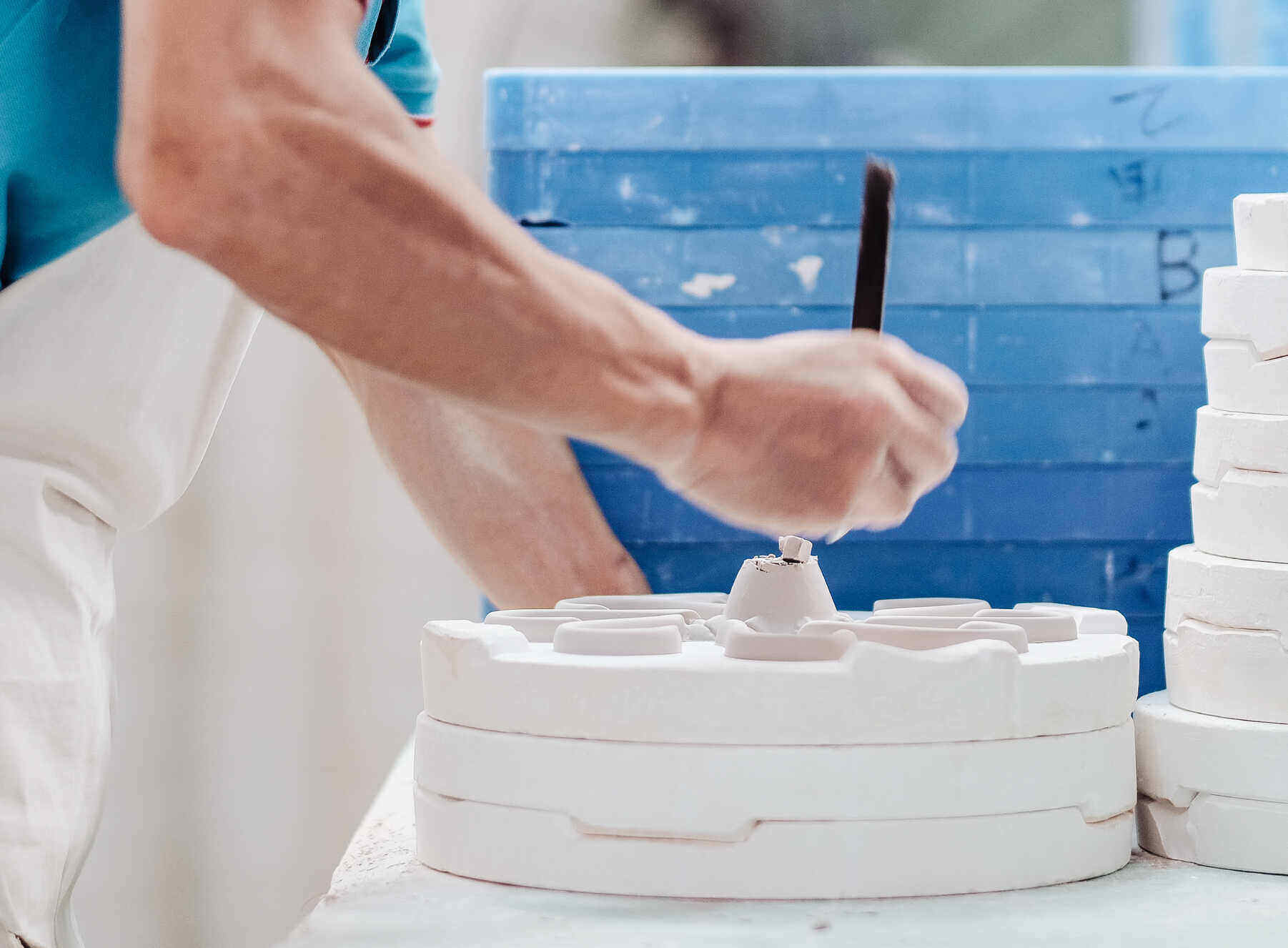 craftsamen handling mold